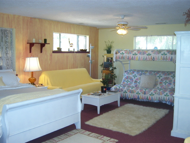 LIVINGROOM.jpg